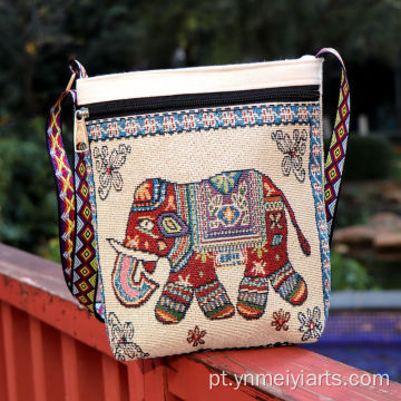 Elegante bolsa crossbody tingida de fio étnico com motivo de elefante
